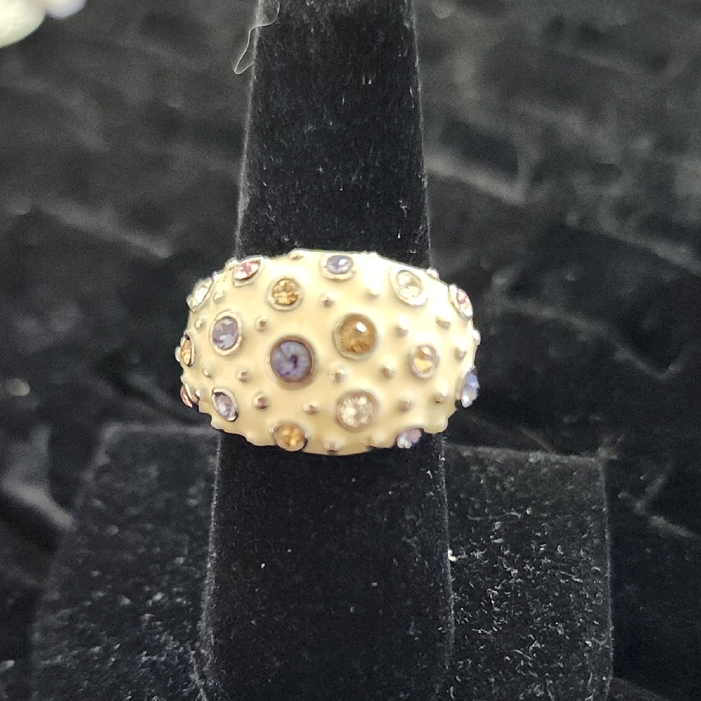 Elegant Cream and Gold Studded Ring